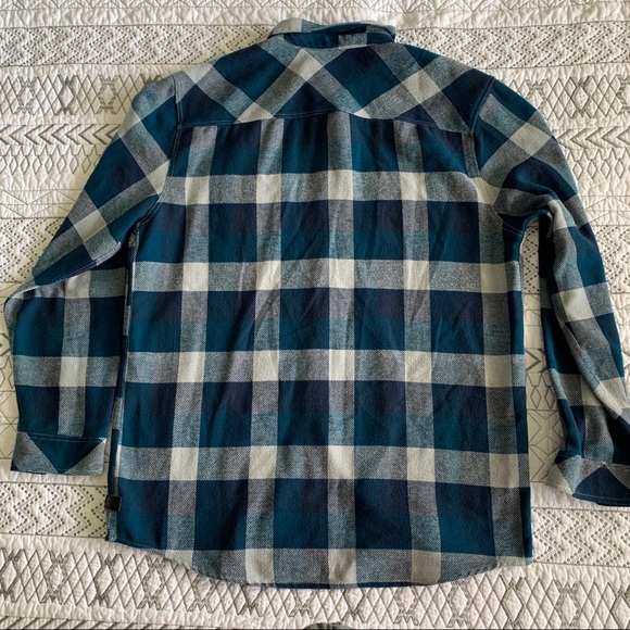 LIKE NEW O’Neill Button-down - Picture 4 of 5